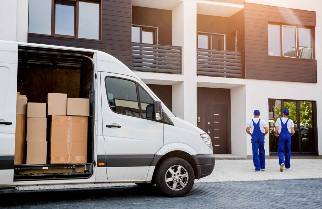 transporter mit einer tür geöffnet
